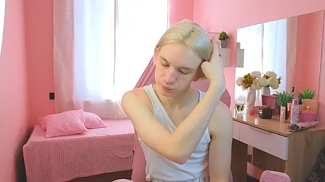 Snapshot of Ron_Vils chatting on 12, 10, 2025 Ron Vils online show from 12, 10, 2025