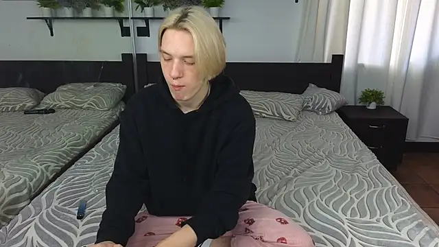 Snapshot of Ron_Vils chatting on 15, 11, 2025 Ron Vils online show from 15, 11, 2025