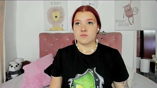 Snapshot of CelessteRedds chatting on 22, 2, 2025 CelessteRedds online show from 22, 2, 2025