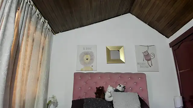 Snapshot of CelessteRedds chatting on 5, 12, 2025 CelessteRedds online show from 5, 12, 2025