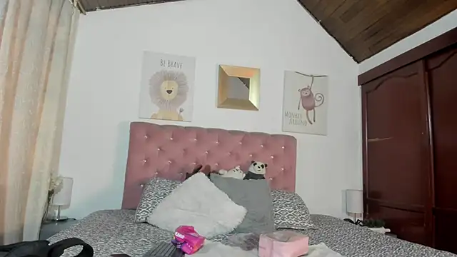 Snapshot of CelessteRedds chatting on 8, 1, 2026 CelessteRedds online show from 8, 1, 2026