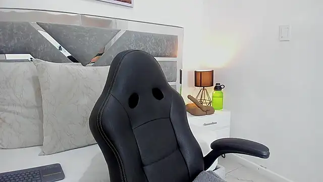 Slut Milf  online show from 13, 3, 2026