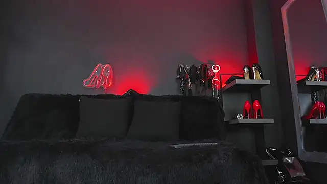 Snapshot of DelaneyStone chatting on 2, 12, 2025 DelaneyStone online show from 2, 12, 2025