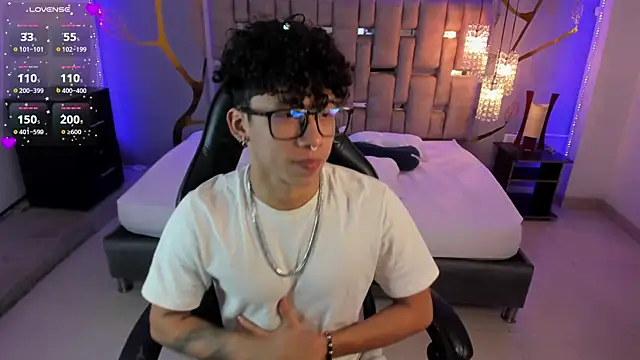 AkazaBoy  online show from 28, 1, 2025