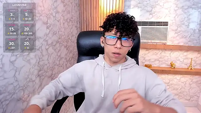 AkazaBoy  online show from 12, 9, 2025