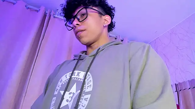 AkazaBoy  online show from 21, 12, 2025