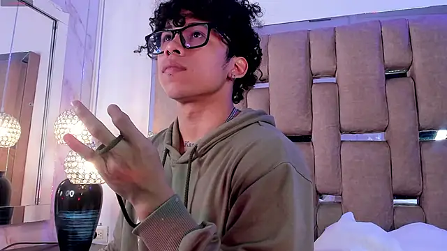 AkazaBoy  online show from 4, 3, 2026