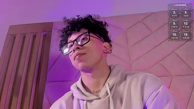 Snapshot of AkazaBoy_ chatting on 5, 7, 2026 AkazaBoy online show from 5, 7, 2026