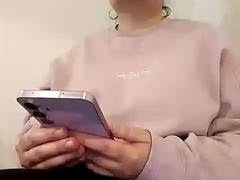 Snapshot of AalinnaK chatting on 9, 12, 2024 AalinnaK online show from 9, 12, 2024