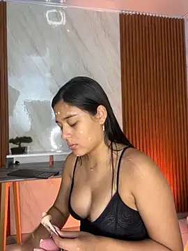 Snapshot of floriamANDjazmin chatting on 7, 11, 2025 floriamANDjazmin online show from 7, 11, 2025