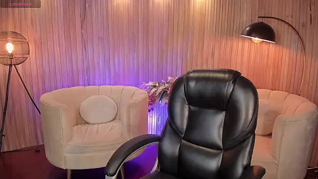 Snapshot of TaraLawrence chatting on 20, 3, 2025 TaraLawrence online show from 20, 3, 2025