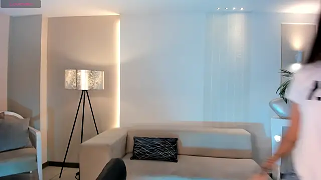 Snapshot of TaraLawrence chatting on 25, 10, 2025 TaraLawrence online show from 25, 10, 2025