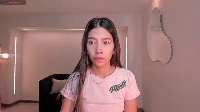 Snapshot of TaraLawrence chatting on 15, 11, 2025 TaraLawrence online show from 15, 11, 2025