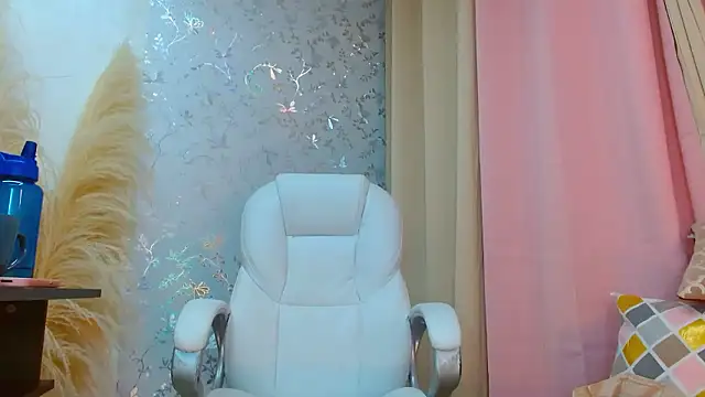 Snapshot of talianaprada chatting on 2, 12, 2024 talianaprada online show from 2, 12, 2024