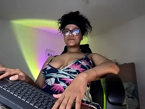 Snapshot of Ale_xandra chatting on 24, 10, 2025 Ale xandra online show from 24, 10, 2025