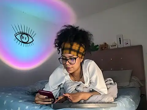 Snapshot of Ale_xandra chatting on 18, 12, 2025 Ale xandra online show from 18, 12, 2025