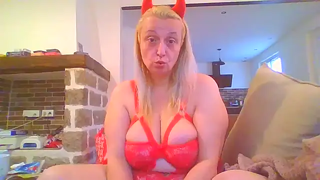 Snapshot of Melinastarr chatting on 22, 3, 2025 Melinastarr online show from 22, 3, 2025