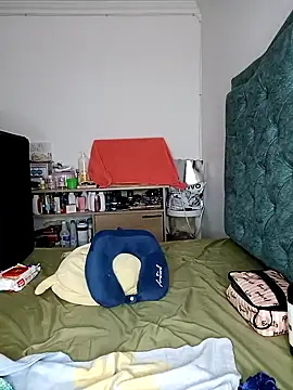 Snapshot of KimPielCanela chatting on 15, 2, 2025 KimPielCanela online show from 15, 2, 2025