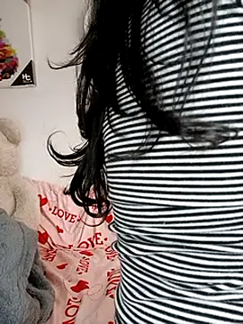 Snapshot of KimPielCanela chatting on 18, 2, 2025 KimPielCanela online show from 18, 2, 2025