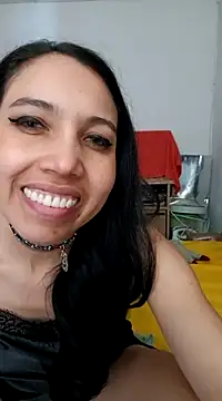 Snapshot of KimPielCanela chatting on 2, 3, 2025 KimPielCanela online show from 2, 3, 2025