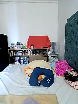 Snapshot of KimPielCanela chatting on 10, 3, 2025 KimPielCanela online show from 10, 3, 2025