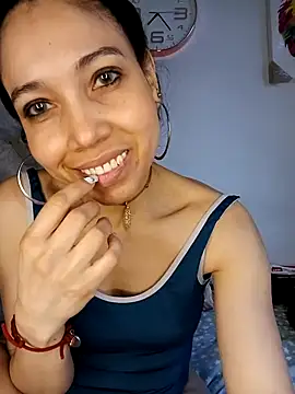 Snapshot of KimPielCanela chatting on 12, 3, 2025 KimPielCanela online show from 12, 3, 2025