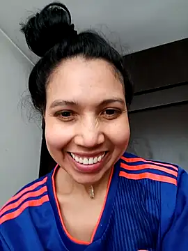 Snapshot of KimPielCanela chatting on 1, 10, 2025 KimPielCanela online show from 1, 10, 2025