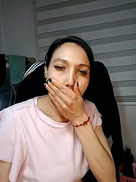 Snapshot of KimPielCanela chatting on 2, 10, 2025 KimPielCanela online show from 2, 10, 2025