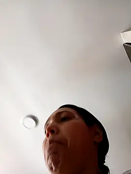 Snapshot of KimPielCanela chatting on 15, 11, 2025 KimPielCanela online show from 15, 11, 2025