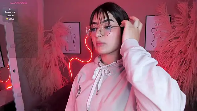 Snapshot of Megan_mooree_ chatting on 21, 1, 2025 Megan mooree online show from 21, 1, 2025