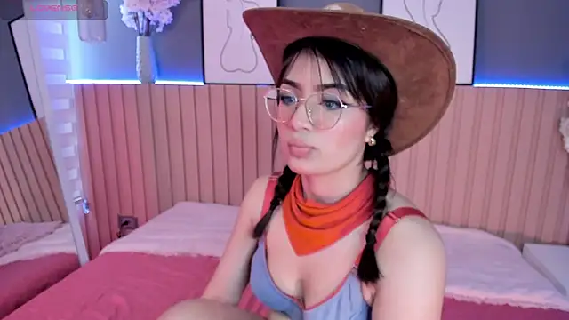 Snapshot of Megan_mooree_ chatting on 11, 2, 2025 Megan mooree online show from 11, 2, 2025