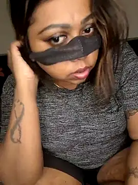 Snapshot of IndieSM chatting on 12, 3, 2025 IndieSM online show from 12, 3, 2025