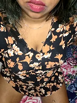 Snapshot of IndieSM chatting on 5, 11, 2025 IndieSM online show from 5, 11, 2025