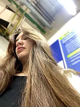 Snapshot of Holly_Molii chatting on 5, 12, 2024 Holly Molii online show from 5, 12, 2024