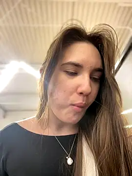 Snapshot of Holly_Molii chatting on 5, 12, 2024 Holly Molii online show from 5, 12, 2024