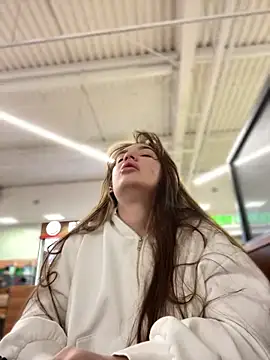 Snapshot of Holly_Molii chatting on 7, 12, 2024 Holly Molii online show from 7, 12, 2024