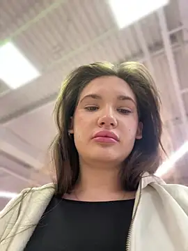 Snapshot of Holly_Molii chatting on 8, 12, 2024 Holly Molii online show from 8, 12, 2024