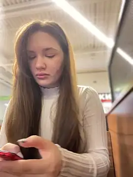 Snapshot of Holly_Molii chatting on 12, 12, 2024 Holly Molii online show from 12, 12, 2024