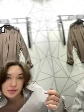 Snapshot of Holly_Molii chatting on 12, 12, 2024 Holly Molii online show from 12, 12, 2024