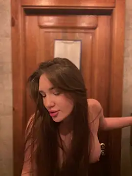 Snapshot of Holly_Molii chatting on 13, 12, 2024 Holly Molii online show from 13, 12, 2024