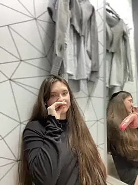 Snapshot of Holly_Molii chatting on 15, 12, 2024 Holly Molii online show from 15, 12, 2024