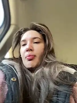 Snapshot of Holly_Molii chatting on 18, 12, 2024 Holly Molii online show from 18, 12, 2024