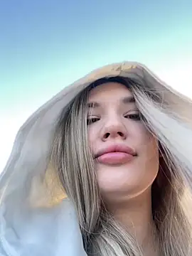 Snapshot of Holly_Molii chatting on 19, 12, 2024 Holly Molii online show from 19, 12, 2024