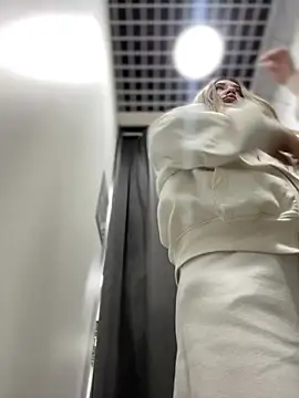 Snapshot of Holly_Molii chatting on 19, 12, 2024 Holly Molii online show from 19, 12, 2024