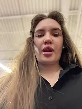 Snapshot of Holly_Molii chatting on 28, 12, 2024 Holly Molii online show from 28, 12, 2024