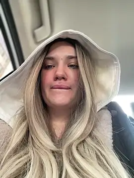 Snapshot of Holly_Molii chatting on 29, 12, 2024 Holly Molii online show from 29, 12, 2024