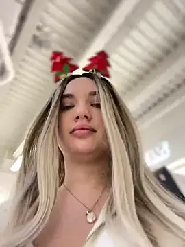 Snapshot of Holly_Molii chatting on 29, 12, 2024 Holly Molii online show from 29, 12, 2024