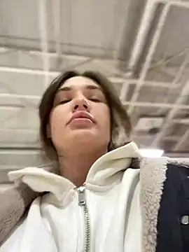 Snapshot of Holly_Molii chatting on 8, 1, 2025 Holly Molii online show from 8, 1, 2025