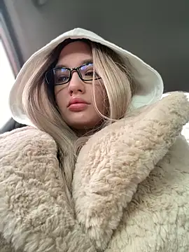 Snapshot of Holly_Molii chatting on 12, 1, 2025 Holly Molii online show from 12, 1, 2025