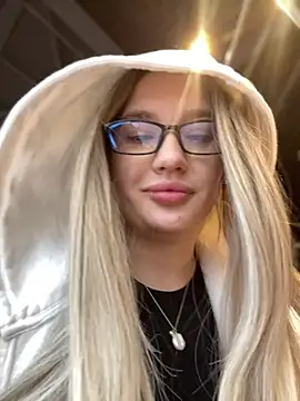 Snapshot of Holly_Molii chatting on 12, 1, 2025 Holly Molii online show from 12, 1, 2025